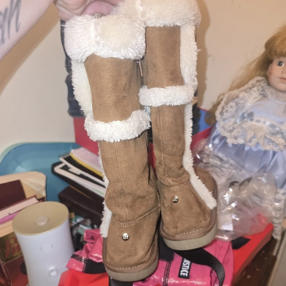 Michael Kors LiL Alina Size 1 Winter Girls Boots  Camel Brown